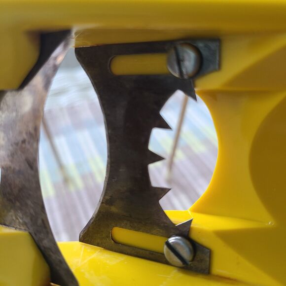 Vintage American Corn Cutter Corn On The Cob Cutting Kitchen Tool Winamac - Picture 4 of 10